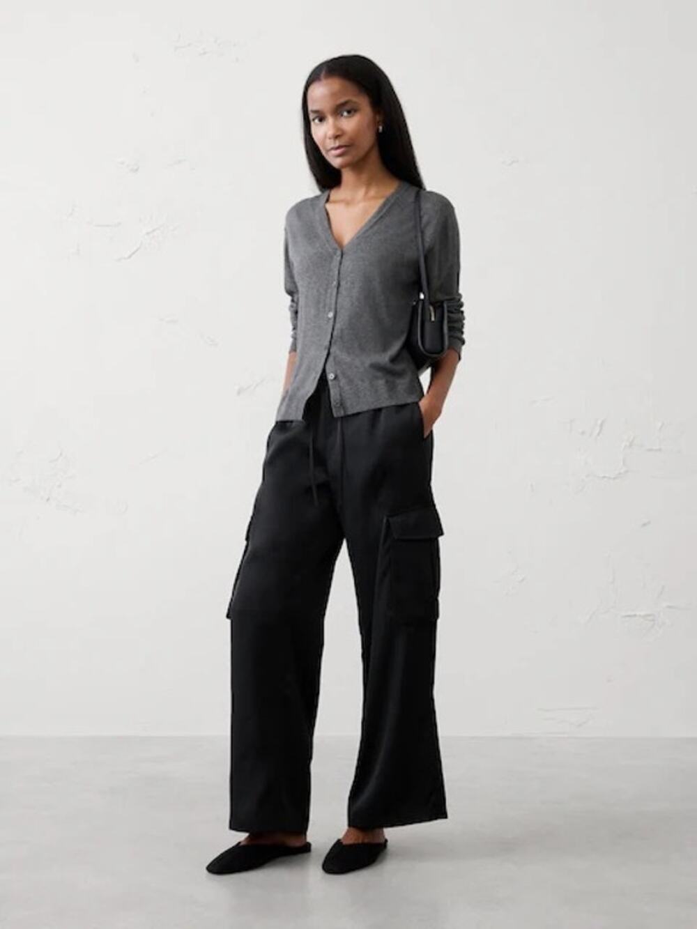 Banana Republic BR Sport Wide-Leg Cargo Pants in black Size Large NWT